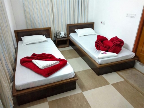 DELUXE [Two Single Beded] AC Room